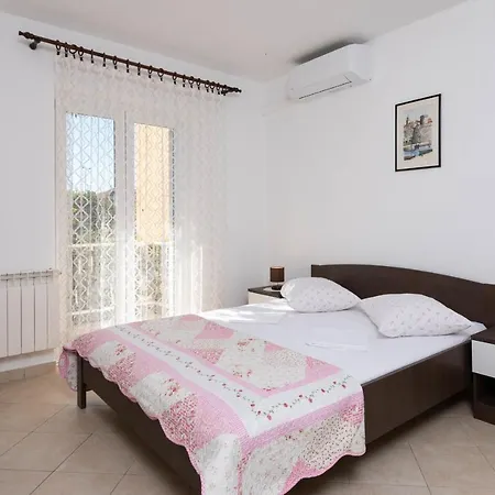 Jaksa Apartament *