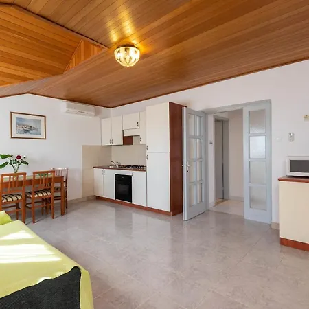 Jaksa Apartment Orebic